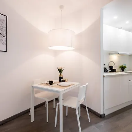 Apartman Center - Metro 250m - Old Town - Private Underground Parking Varsó