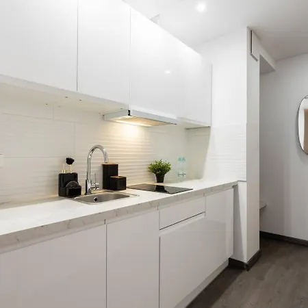 Center - Metro 250m - Old Town - Private Underground Parking Apartment *